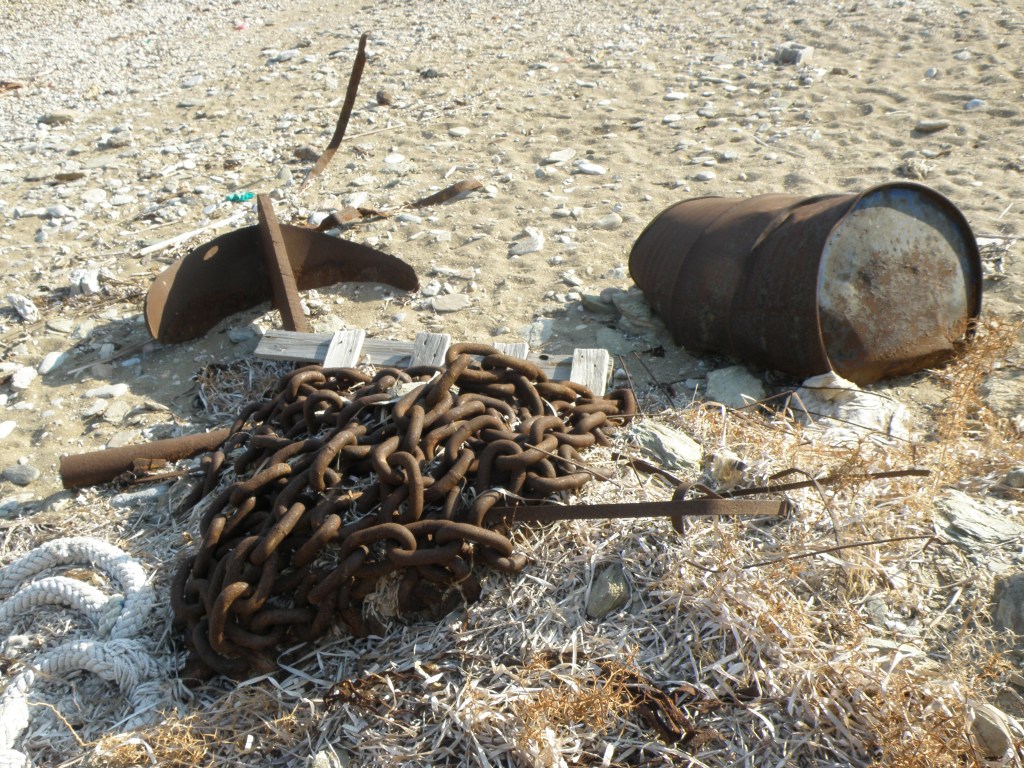 urban travel tales, Mad love goes to the beach,surrealist love