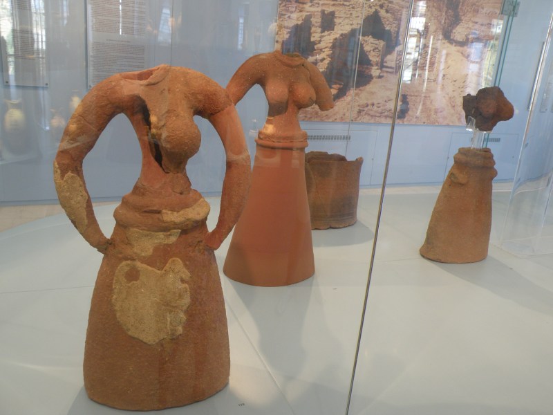urbantraveltales,Kea/Tzia terracotta statues, Ayia Irini, Archaeological Museum , Ioulida,Greek island, Cyclades